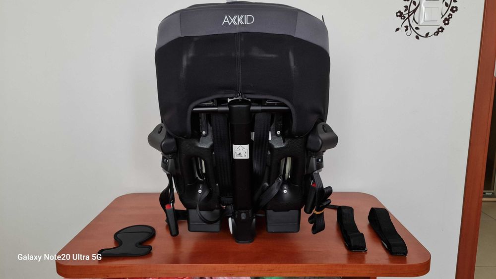 Fotelik samochodowy Axkid Minikid w bardzo dobrym stanie 9-25kg
