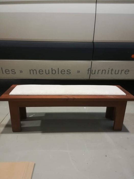 Vende-se mobília e candeeiros.