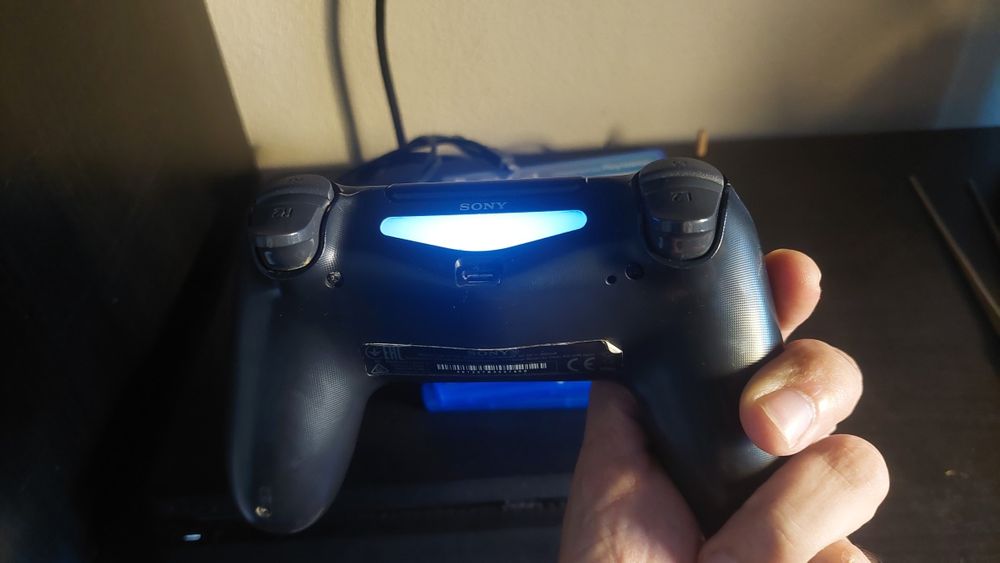 Ps4 Slim 1Tb + comando + jogos