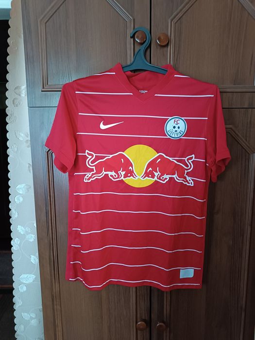 Продам футболку  в ідеальному стані  без дефектів