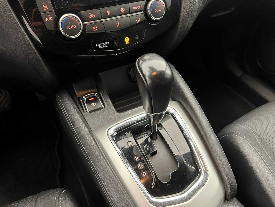 NISSAN QASHQAI 1.6 DCI (AUTO)
