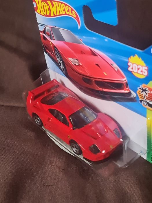 F40 FERRARI - HotWheels 2025 – Novo, Raro e impecável