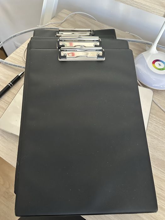 10 Pranchetas A4 / Porta-documentos com Mola – Pretas