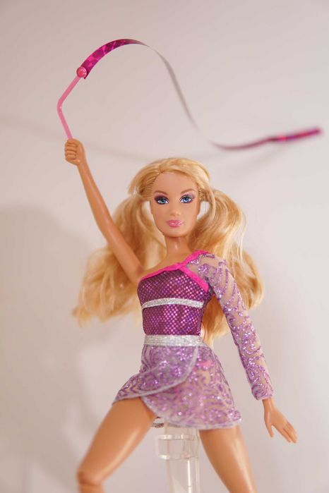 Barbie Ginasta - Barbie Gymnastic Divas Twirl Team (2007)