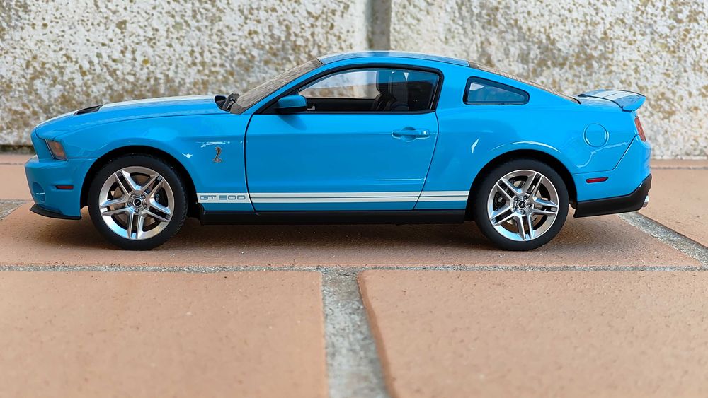 Ford Shelby 2010 GT 500 AutoArt 1/18