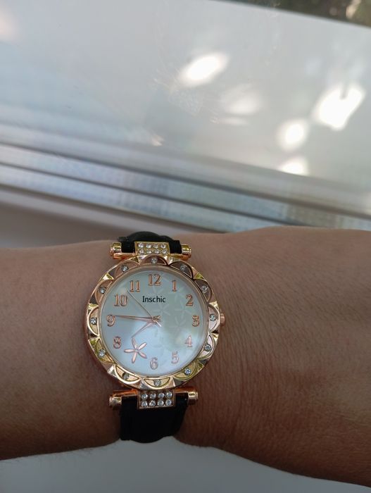 Жіночий годинник.