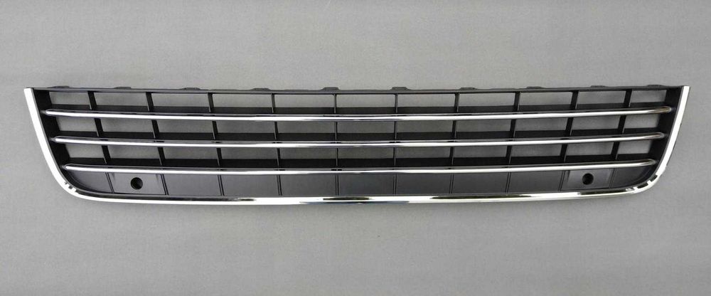 Решітка бампера центральна VW Touareg 2010 - 2014