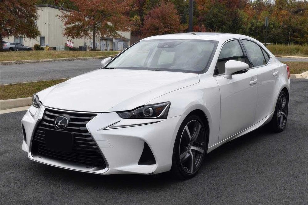 Lexus IS      2016
