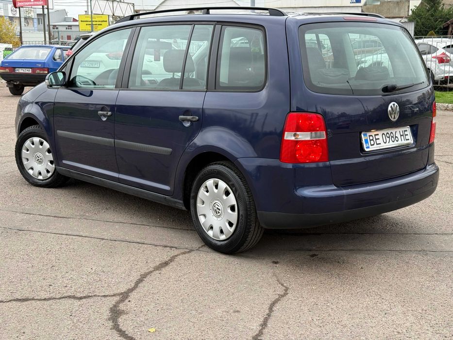 Продам VOLKSWAGEN Touran 2004р 1.6бенз 7-мест