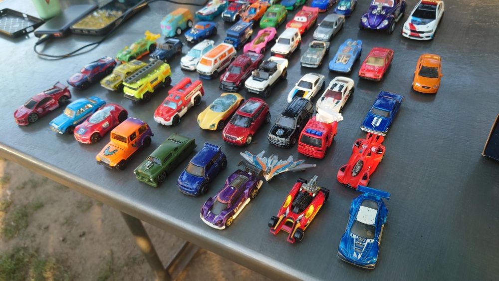 Продам машинки 1/64  Hot Wheels игрушечные машинки железные Maisto Matchbox