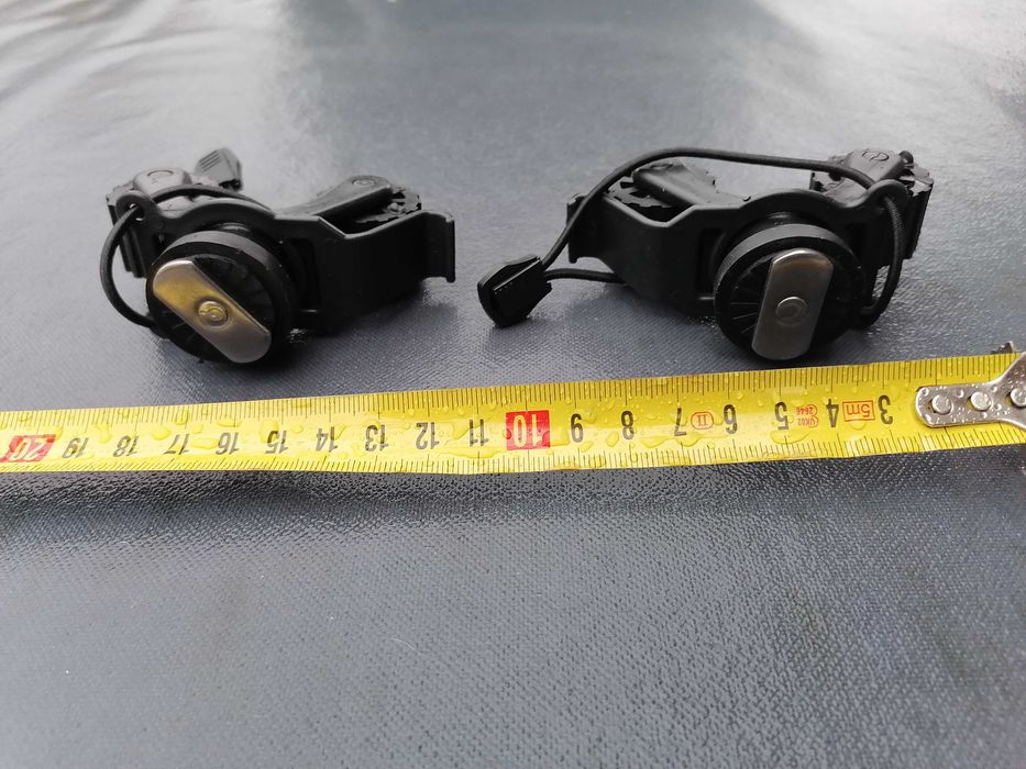 Uchwyty do mocowania wędek na łodzi czy ścianie.