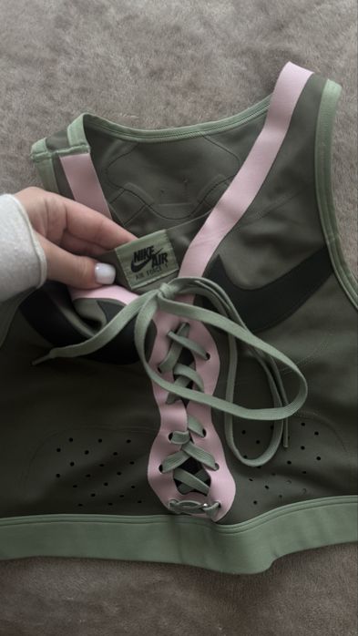 Спортивний топ Nike