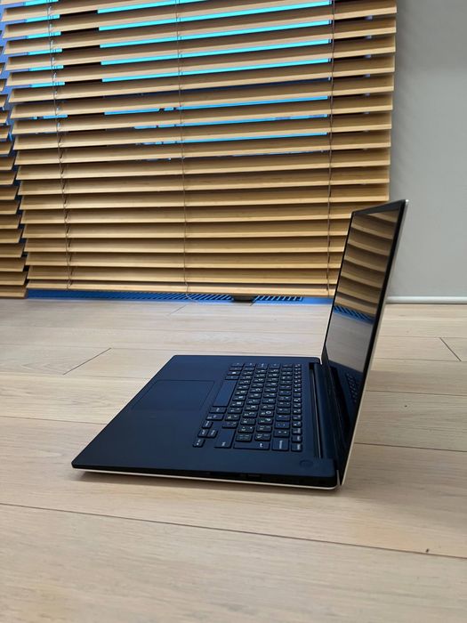 laptop  Dell XPS 15 7590