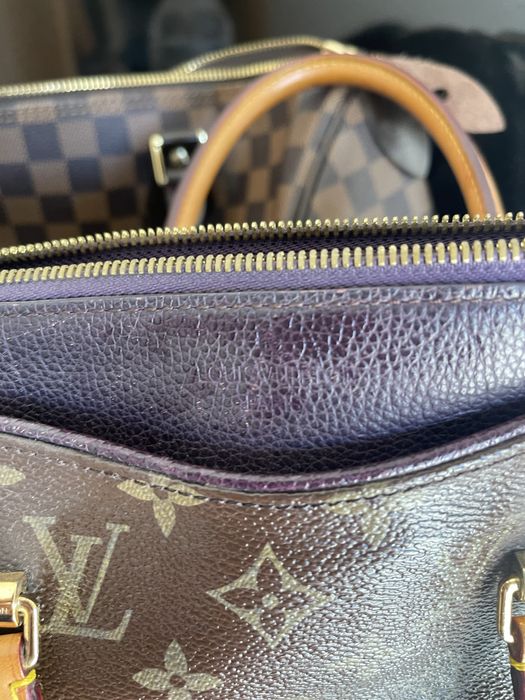 Mala Lv em pele com alca tiracolo