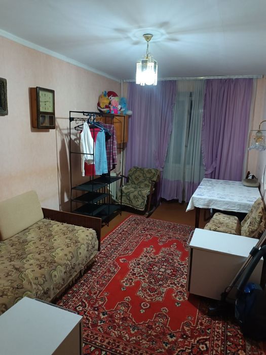 здам окрему кімнату для дівчини студентки. власниця