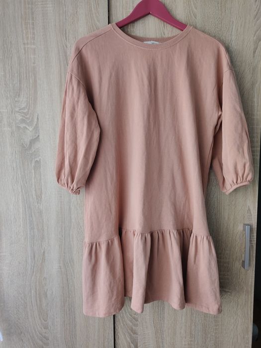 Sukienka dresowa z falbanką