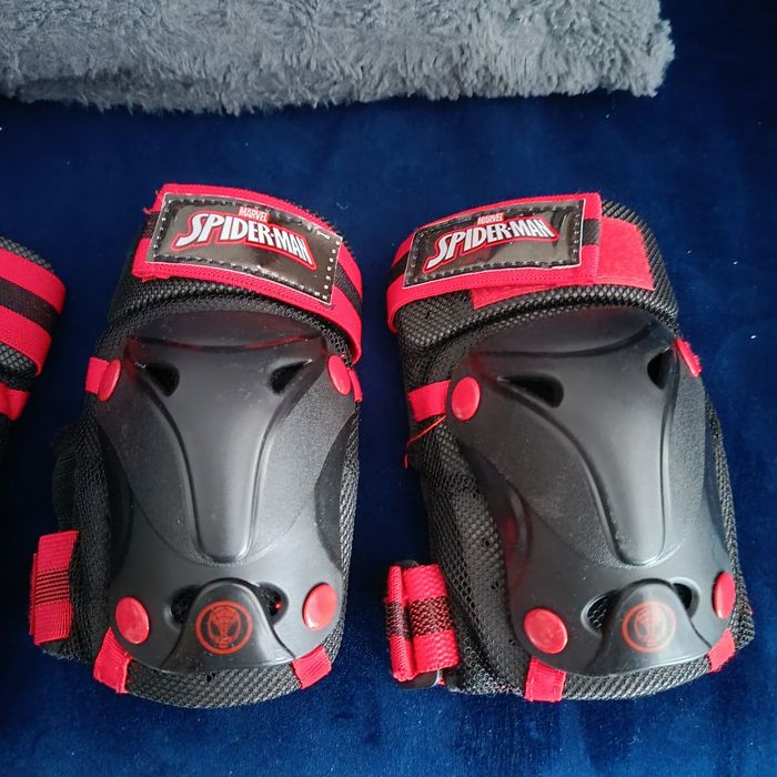 Kask plus ochraniacze Spiderman xs 44-48cm