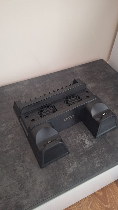 PS4 Pro 1ТВ + 2 оригінальні джойстики + підставка + всі кабелі