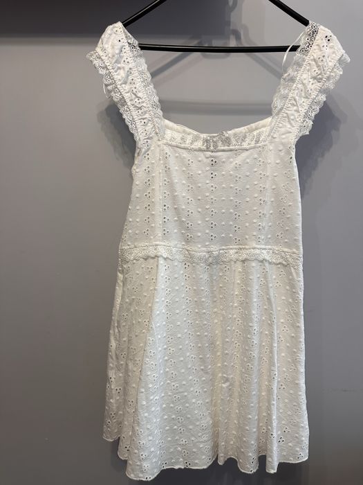 Elegancka sukienka ze spodenakmi