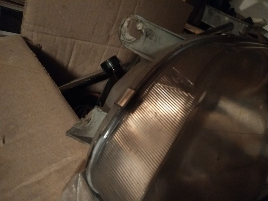 Дві фари та задній фонарь Кіа карнівал , ціна за все1