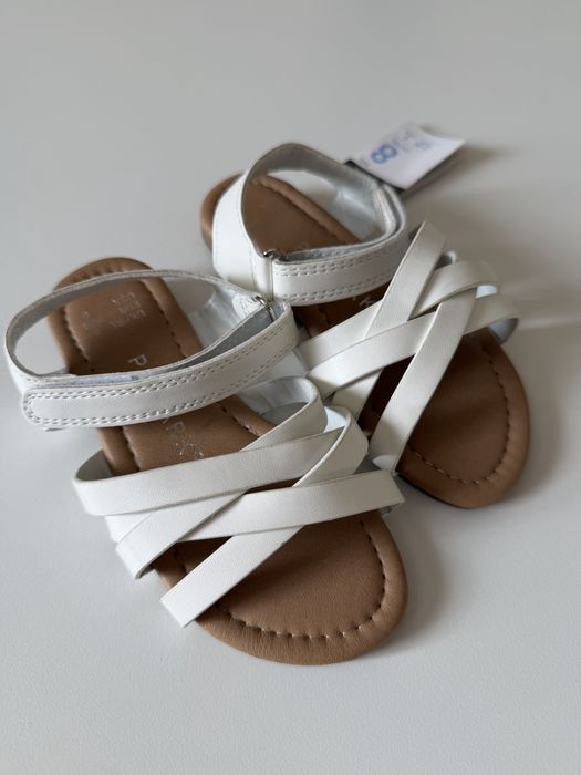 Босоніжки на дівчинку 25-26(8) нові