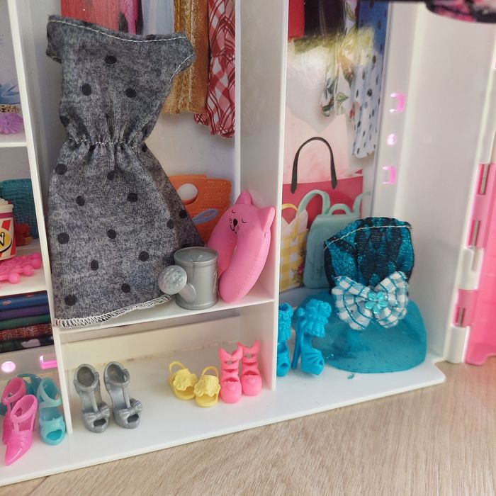 Szafa Barbie z akcesoriami