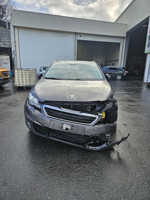 Peugeot 308 II SW 1.2 THP de 2015 para peças