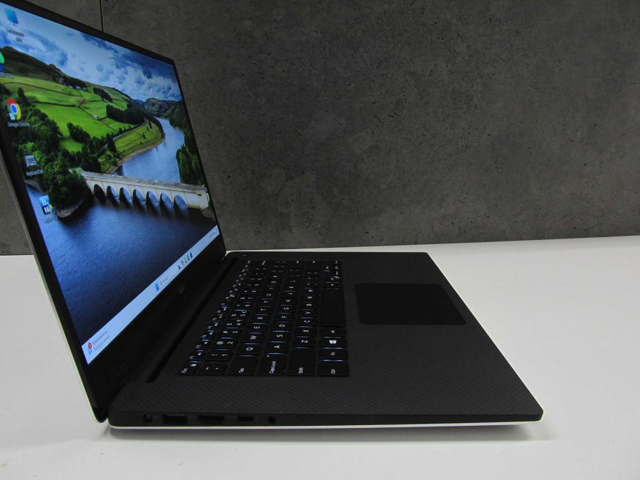 Dell Precision 5530 i7 8-Gen 16GB dysk 512SSD Nvidia Quadro FHD
