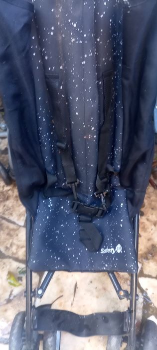 3 carrinhos bebe C/ capa de chuva 15eur.