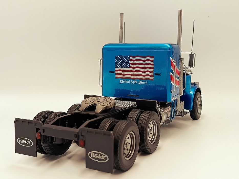 Model Ciężarówki Peterbilt 359 1:25 Revell