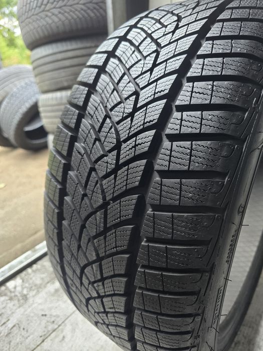 Sprzedam oponę 225/40 18" Goodyear UltraGrip Performance + 9mm 2022r