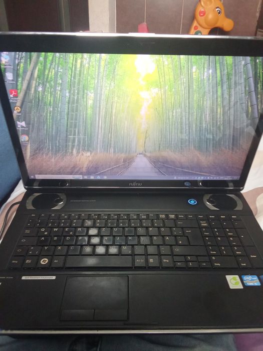 Ноутбук Fujitsu NH751