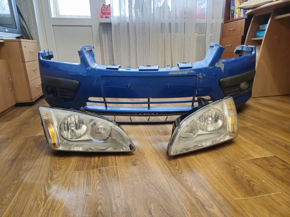 Передний бампер Ford focus 2,фары