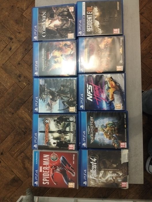 PlayStation 4 com cerca de 90 jogos