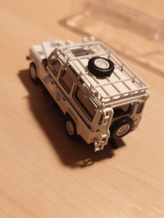 Mini GT 1/64 Defender Safari Rally Martini