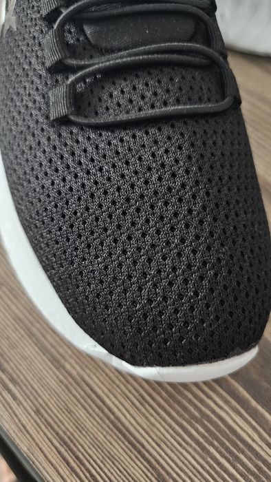 Кросівки  чорні 42 розмір