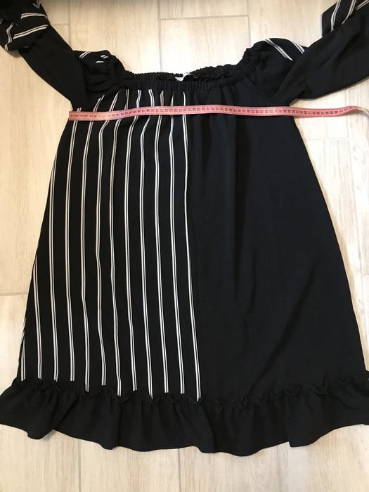 Сукня чорна у білу полоску