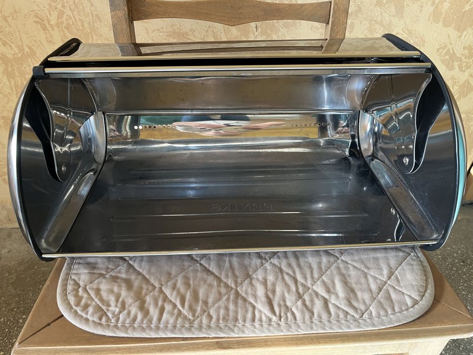 Stalowy pojemnik na chleb