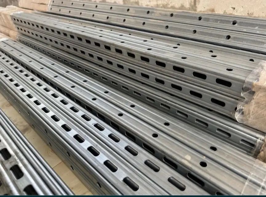 Профіль для кріплення сонячних панелей Axioma і оцинкований 21;41х41