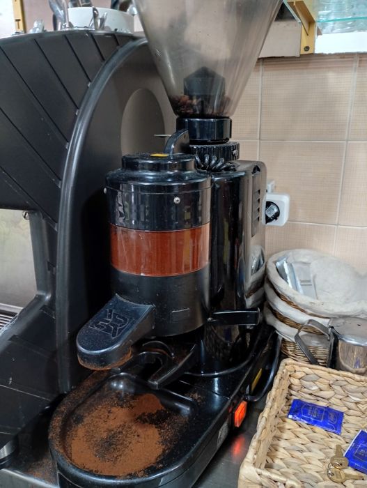 Maquina de café e moinho