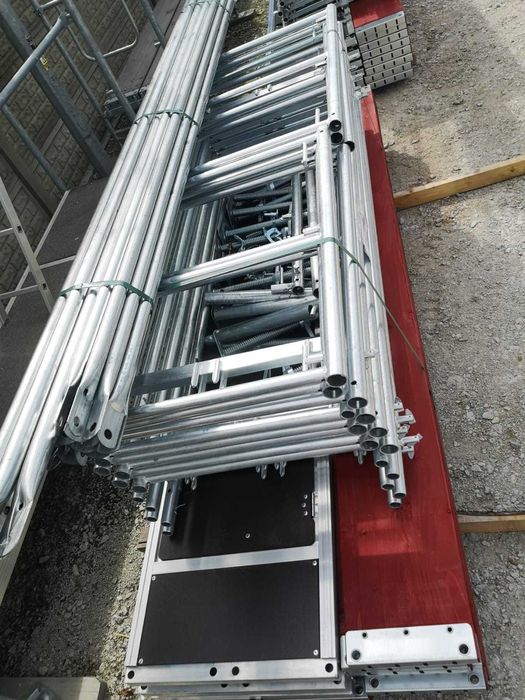Stalowe szczytowe rusztowanie 8x7,5 podesty 2,5m nowe Plettac komplet