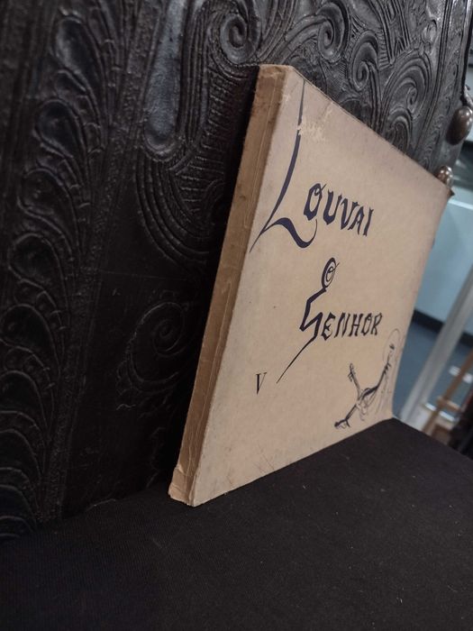 Louvai ao Senhor "Rezar com a Igreja"