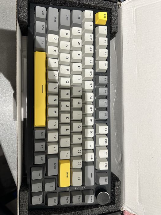 Клавиатура ajazz ak820 абослютно новая не одного клика, свитчи желтые.