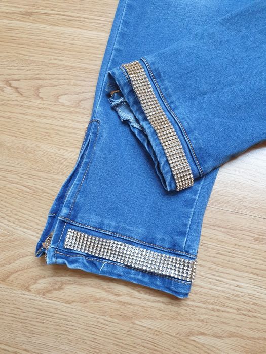 Śliczne spodnie jeansowe