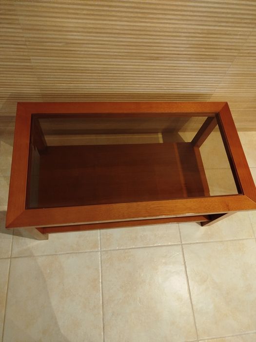 Mesa de centro com vidro