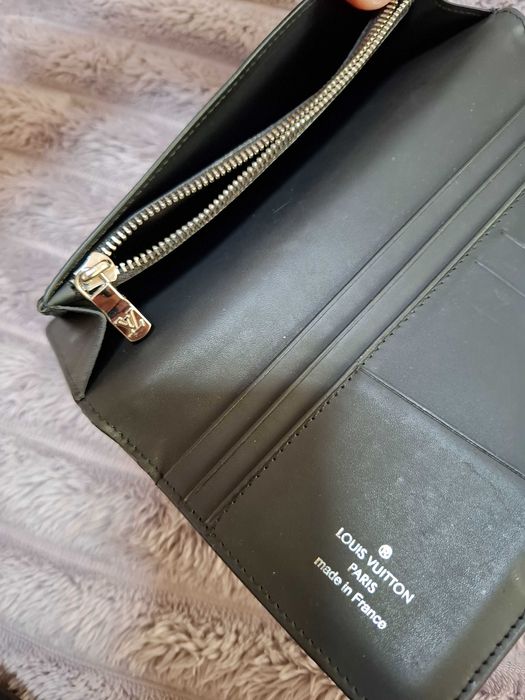 Мужской кошелек Louis Vuitton . Кожа ,состояние идеальное .