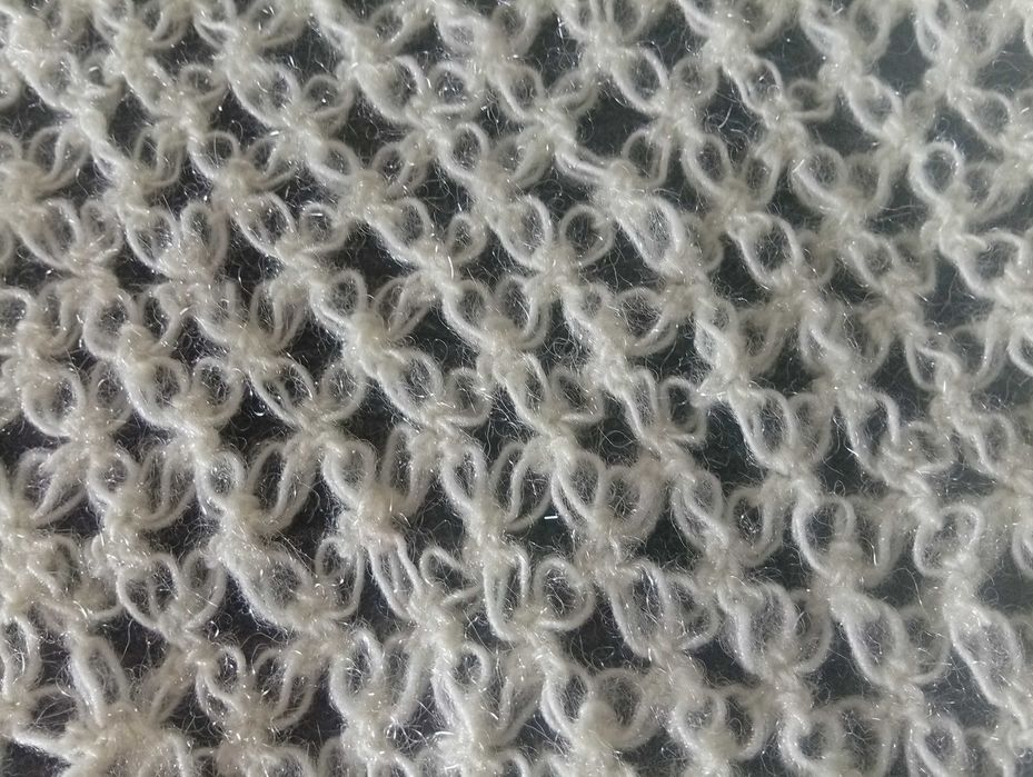 Lindo xaile em lã fina, branco pérola