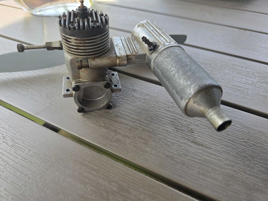 silnik spalinowy modelarski
