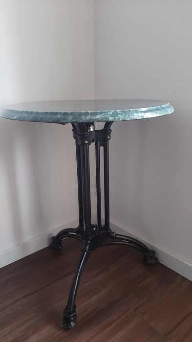 Mesa de pedra pé de galo