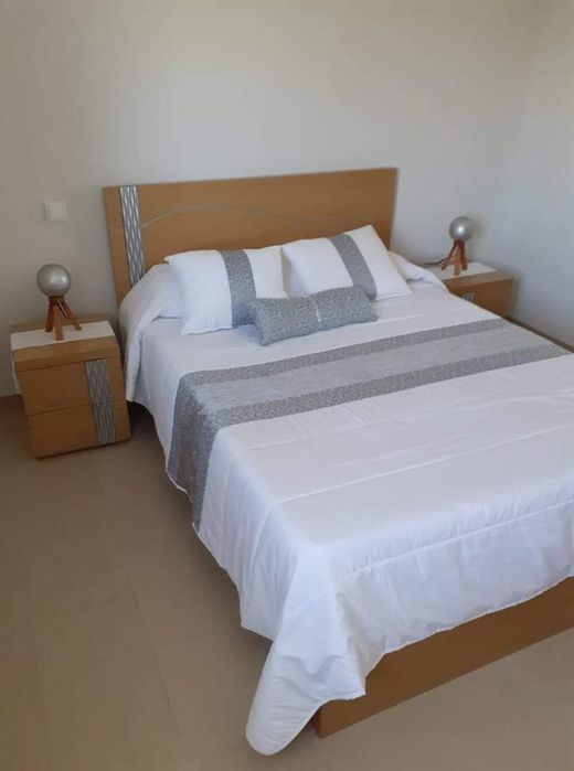 Aluga-se T0 completsmente mobilado